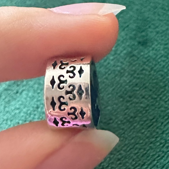 Pandora x Disney Aladdin and Princess Jasmine Magic Carpet Charm - Picture 14 of 15